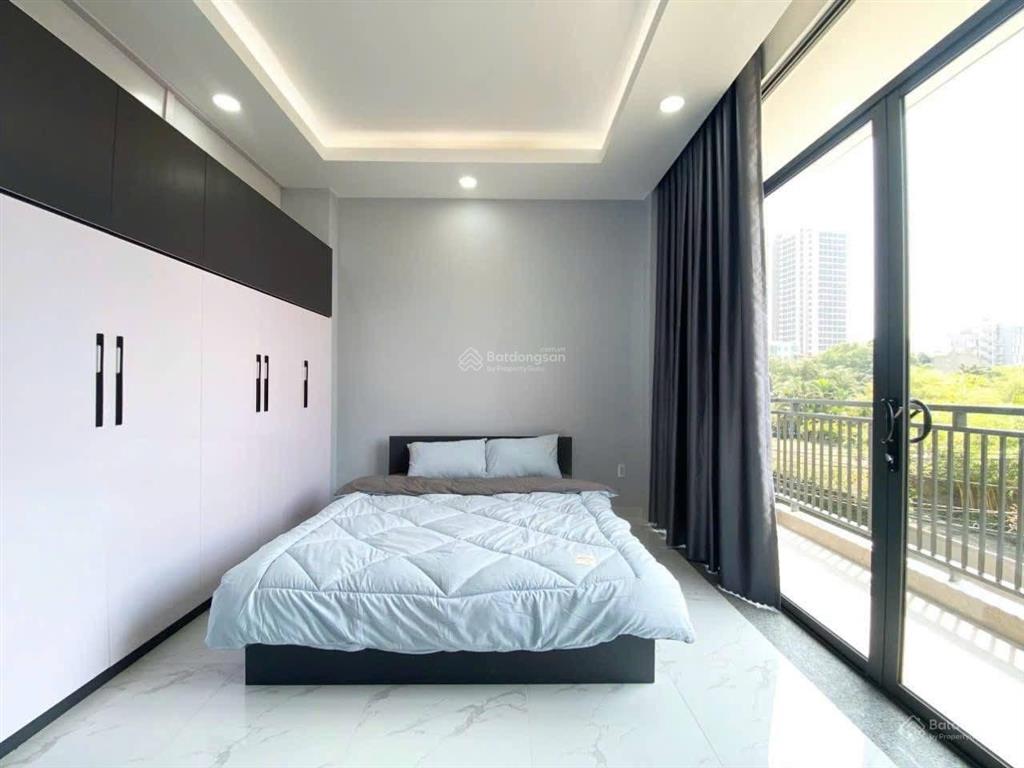 Cho thuê phòng ban công rộng thoáng , 36m2 , giá tốt , đường trần hưng đạo q1 , gần chợ bến thành