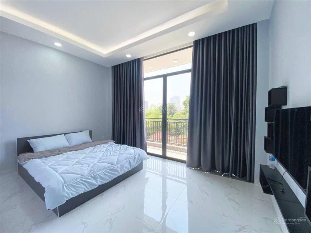 Cho thuê phòng ban công rộng thoáng , 36m2 , giá tốt , đường trần hưng đạo q1 , gần chợ bến thành