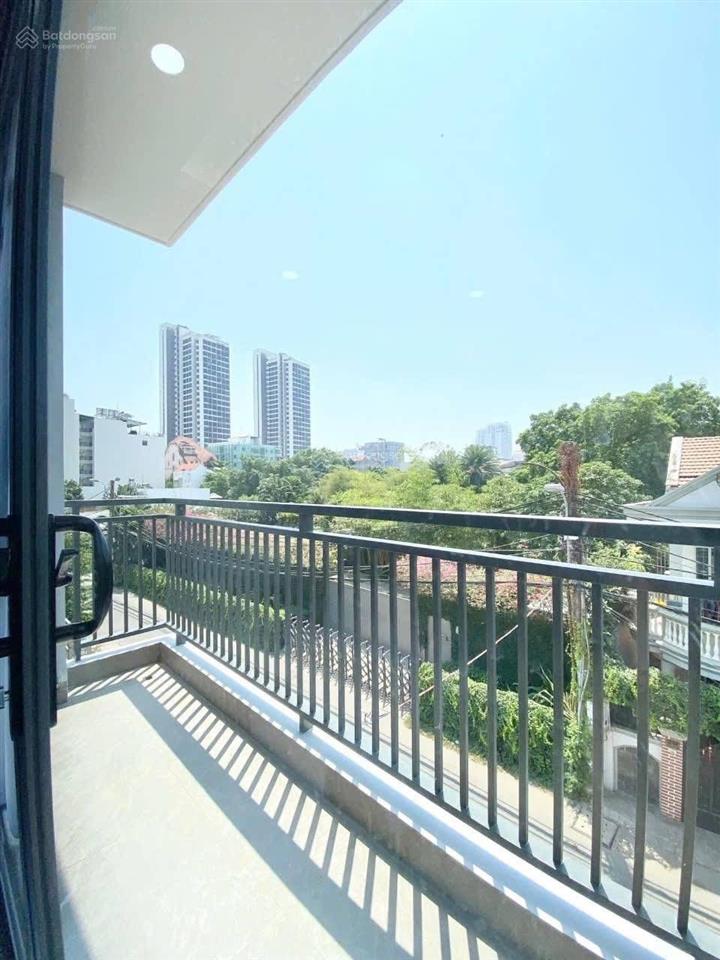 Cho thuê phòng ban công rộng thoáng , 36m2 , giá tốt , đường trần hưng đạo q1 , gần chợ bến thành