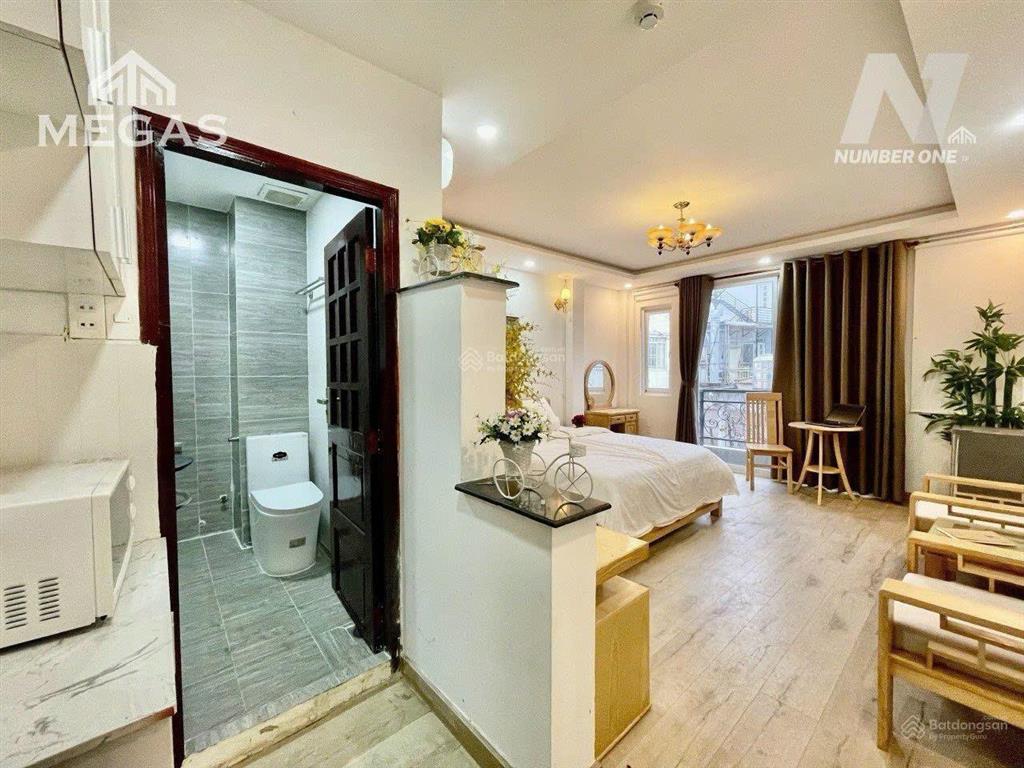 Cho thuê căn hộ ban công , 34m2 , đường lê thánh tôn  ngay cầu ba son, thái văn lung quận 1
