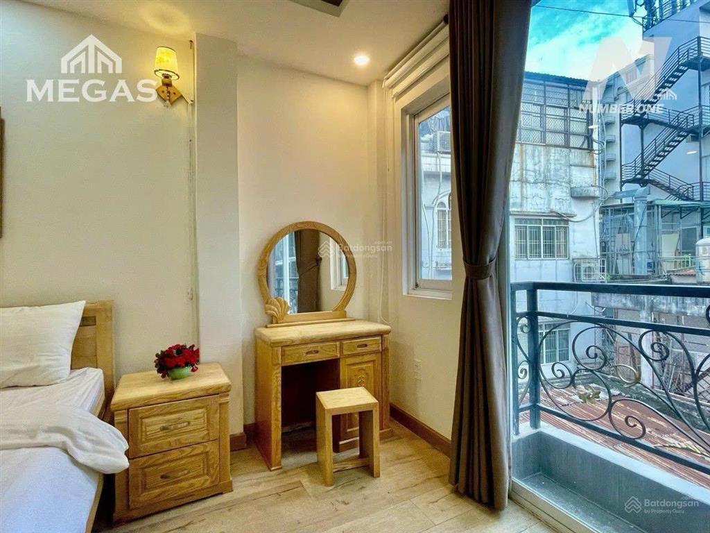 Cho thuê căn hộ ban công , 34m2 , đường lê thánh tôn  ngay cầu ba son, thái văn lung quận 1