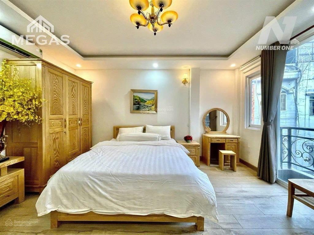 Cho thuê căn hộ ban công , 34m2 , đường lê thánh tôn  ngay cầu ba son, thái văn lung quận 1