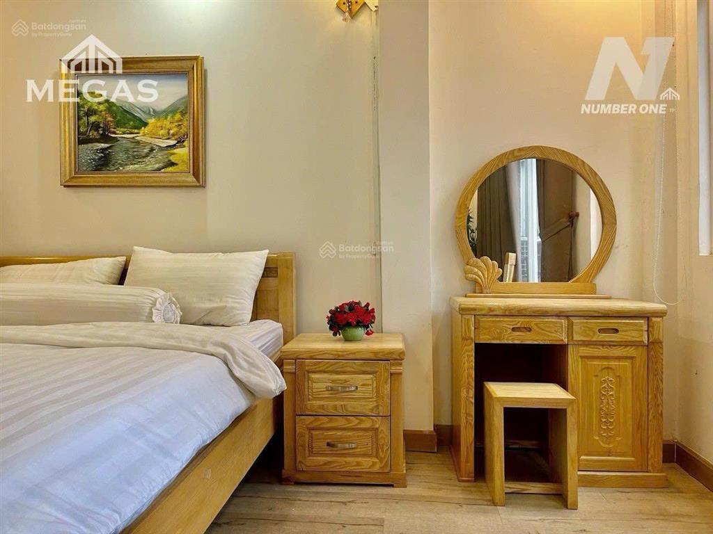 Cho thuê căn hộ ban công , 34m2 , đường lê thánh tôn  ngay cầu ba son, thái văn lung quận 1