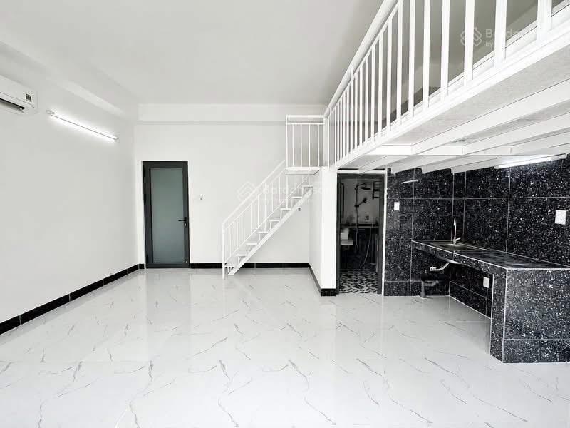 Cho thuê phòng duplex ban công, 34m²  ngay khu cư xá bắc hải, công viên lê thị riêng quận 1
