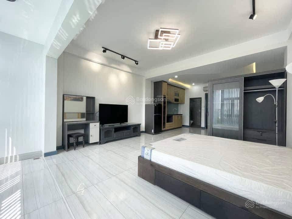 Cho thuê phòng studio cửa sổ, ban công thoáng, 38m2  đường 3/2, gần toà nhà viettel