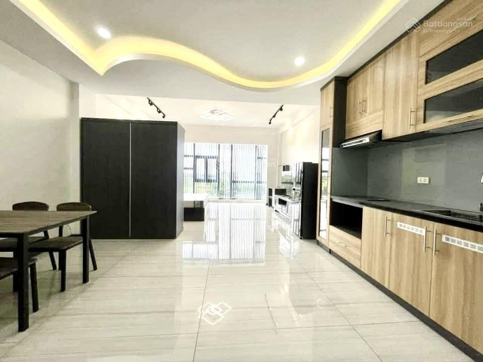 Cho thuê phòng studio cửa sổ, ban công thoáng, 38m2  đường 3/2, gần toà nhà viettel