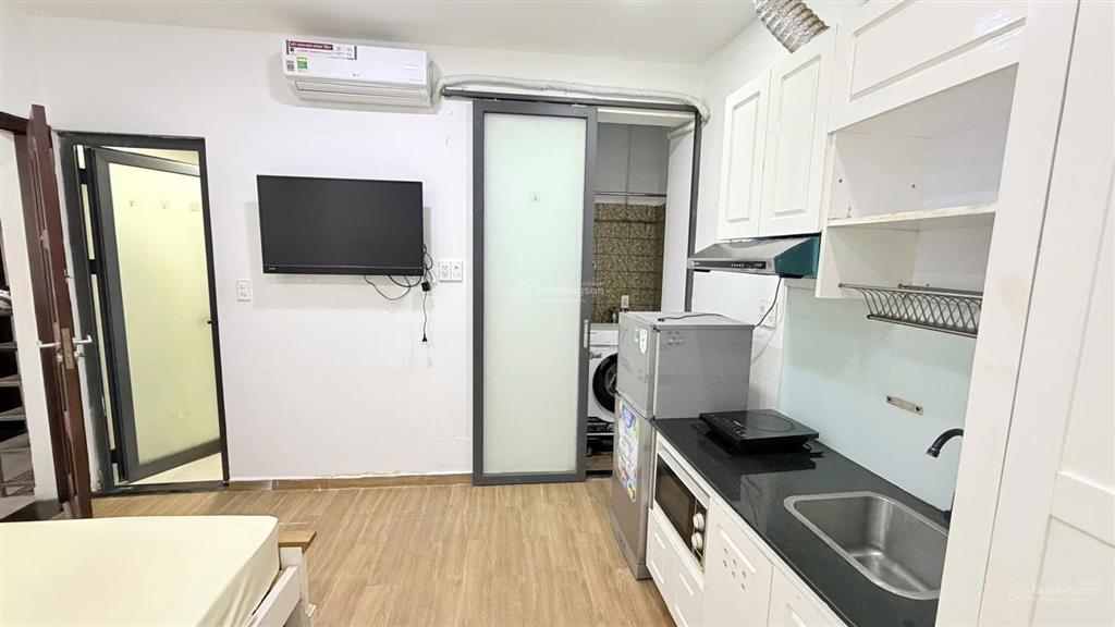 Cho thuê phòng studio ban công có máy giặt riêng  đường lê văn sỹ quận 3, gần đại học sư phạm q3