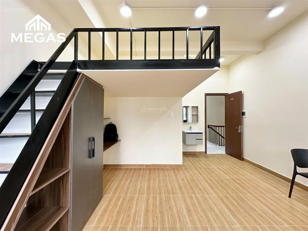 Cho thuê phòng duplex ban công siêu rộng 36m2, đường hai bà trưng  cạnh nhà thờ tân định quận 1