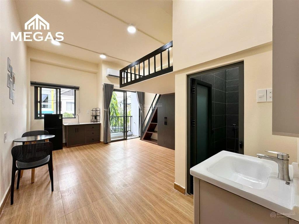 Cho thuê phòng duplex ban công siêu rộng 36m2, đường hai bà trưng  cạnh nhà thờ tân định quận 1