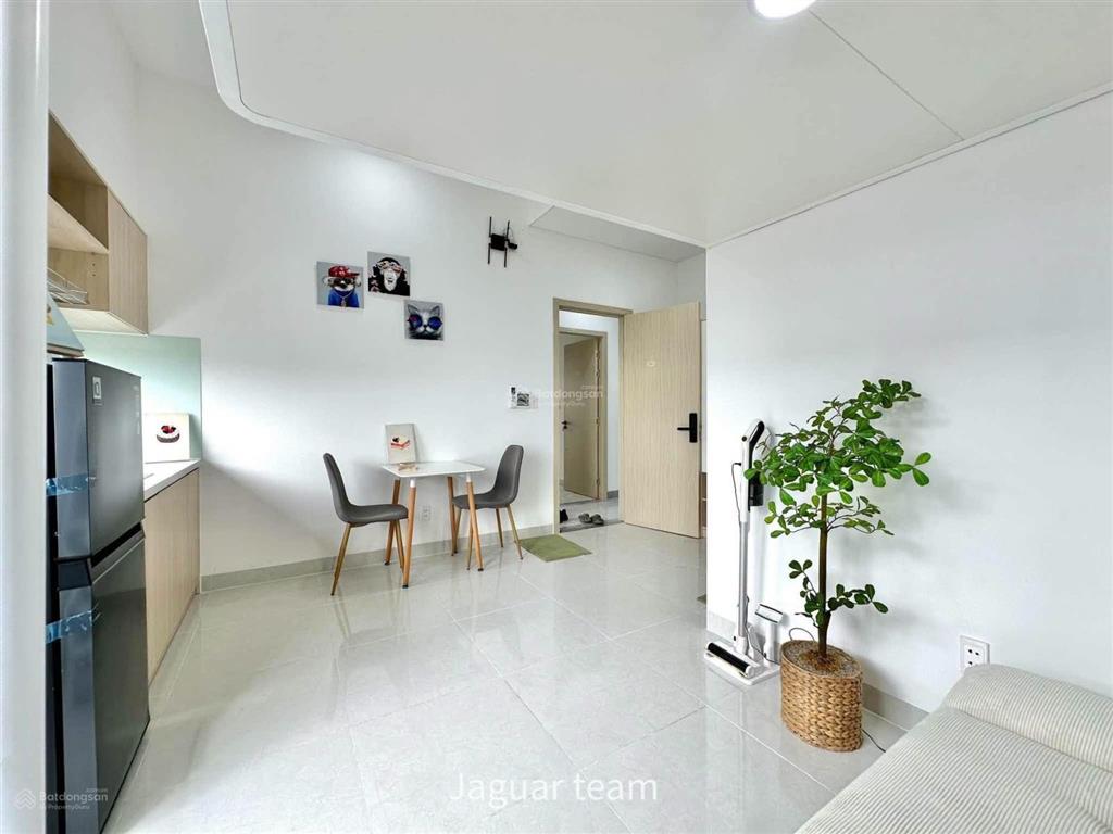 Cho thuê phòng có gác ban công, 34m2  cạnh đại học ueh, bách khoa, hoa sen quận 10