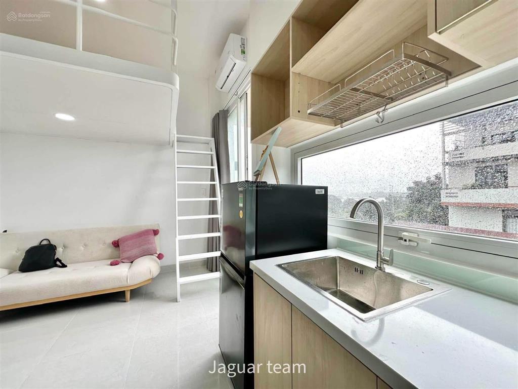 Cho thuê phòng có gác ban công, 34m2  cạnh đại học ueh, bách khoa, hoa sen quận 10
