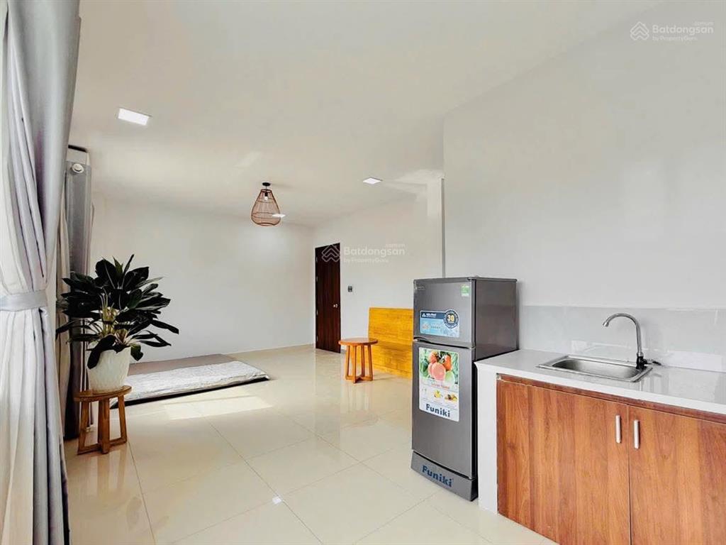 Cho thuê phòng studio cửa sổ thoáng ngay quận 10, 34m2  ngay cầu vượt 3/2 quận 10