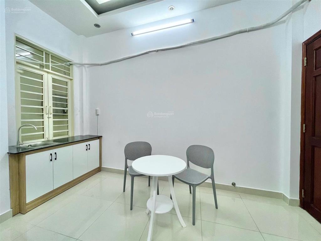 Cho thuê phòng 1pn cửa sổ thoáng đón nắng, 34m2, full nội thất  ngay cầu calmette, quận 1