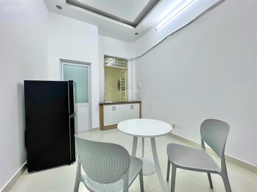 Cho thuê phòng 1pn cửa sổ thoáng đón nắng, 34m2, full nội thất  ngay cầu calmette, quận 1