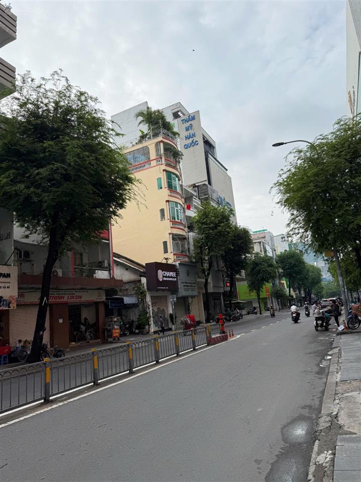 Bán nhà siêu vị trí mt tôn thất tùng, quận 1, dt 5x18m, 3 tầng, hđt 120tr/tháng, giá 38 tỷ