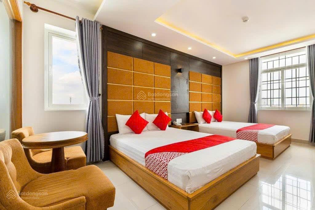 Siêu phẩm khách sạn khu k300  dòng tiền 300tr/tháng, 9x20m, hầm 7 tầng, 70 tỷ