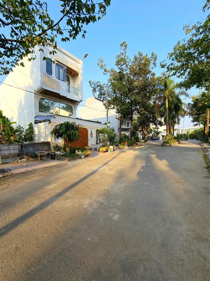 Đất nền bưng ông thoàn  đối diện park riverside  gần nút liên phường  100m  6.7 tỷ