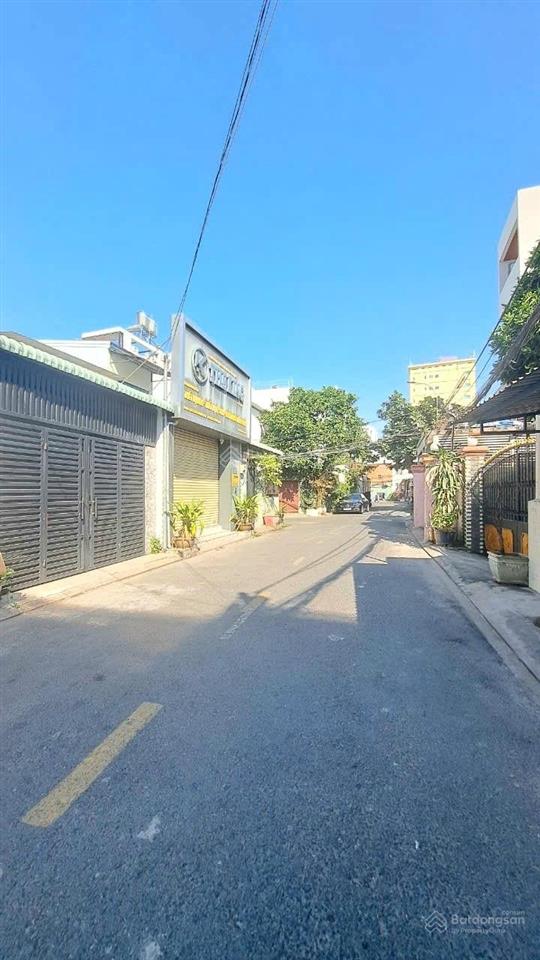Nhà 2 tầng  đường xe hơi  vị trí đẹp gần vincom lê văn việt  xa lộ hà nội  chỉ 5.x tỷ