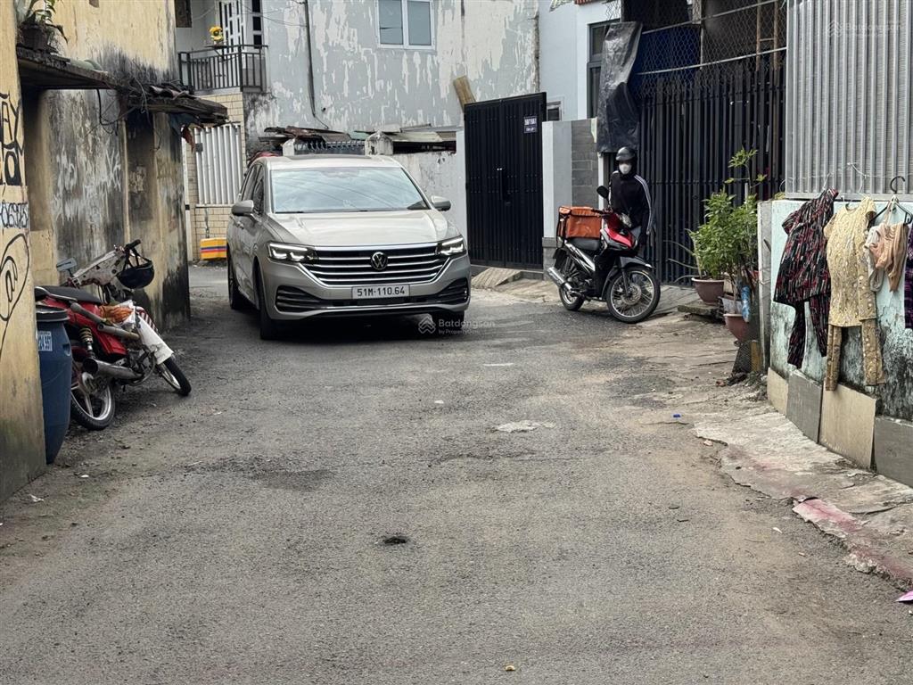 Nhà 2 tầng  đường xe hơi  vị trí đẹp gần vincom lê văn việt  xa lộ hà nội  chỉ 5.x tỷ
