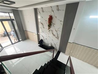 Nhà 2 tầng  đường xe hơi  vị trí đẹp gần vincom lê văn việt  xa lộ hà nội  chỉ 5.x tỷ