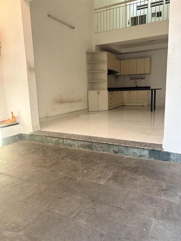 Nhà 2 mặt tiền trước sau  4.4 x 26 105m2  sát xa lộ hà nội  cho thuê 12tr/th  chỉ 6.5 tỷ