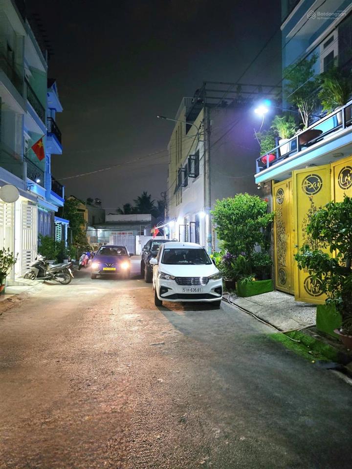 Nhà phố 3 tầng  54m2 (4.3x12.5)  hoàn công đủ  gần vinhomes q9  chỉ 5.6 tỷ