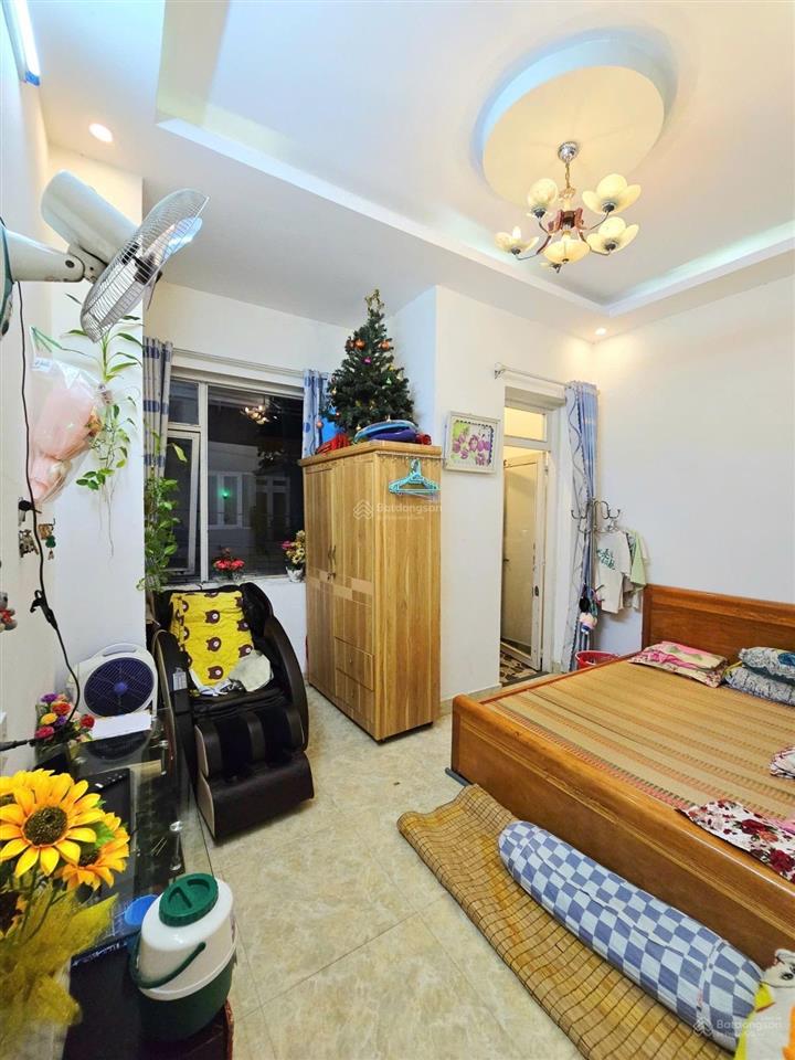 Nhà phố 3 tầng  54m2 (4.3x12.5)  hoàn công đủ  gần vinhomes q9  chỉ 5.6 tỷ