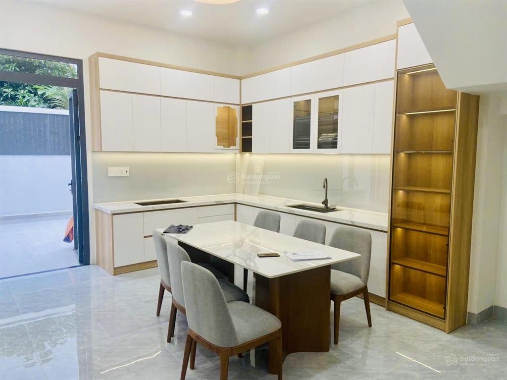 Bán nhà trường thọ  hxh  đi đâu cũng tiện  79m2 (4.5x17.5)  4 tầng mới cứng  giá quanh 8 tỷ