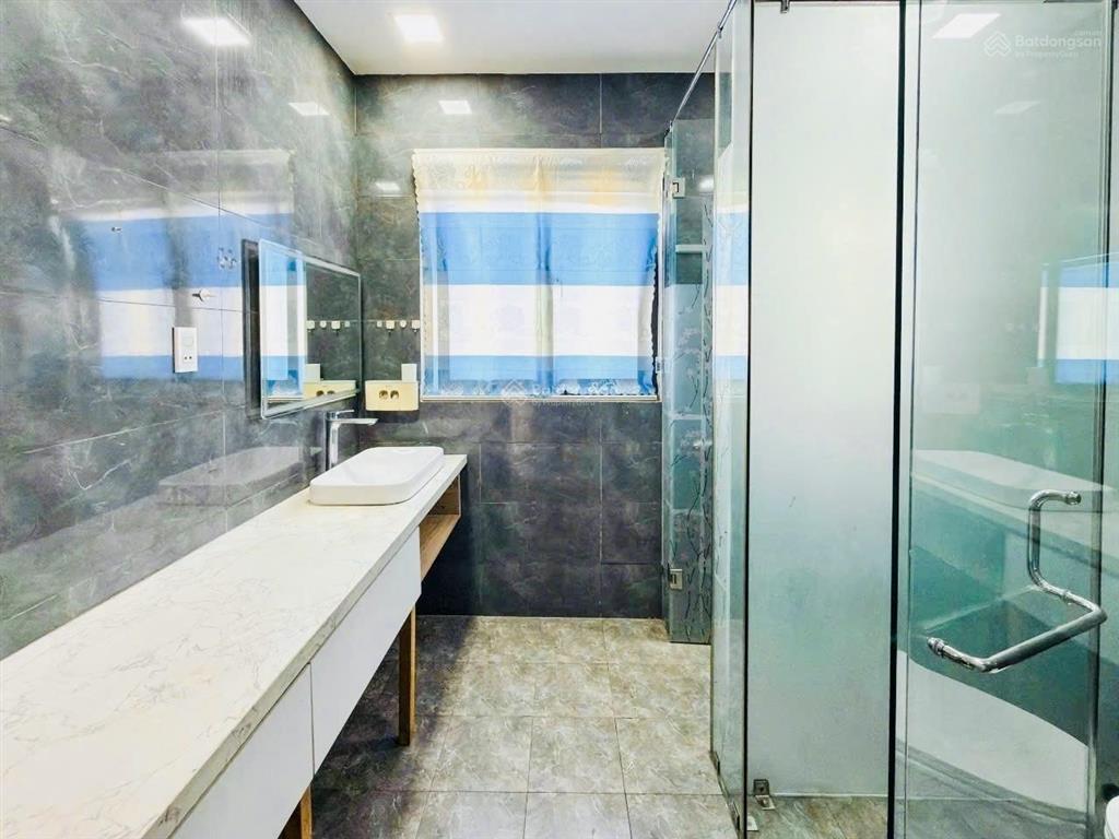 Nhà đẹp 5 tầng quận 2  lê văn thịnh  xe hơi đậu cửa  66m2 (7x9.7m)  8.x tỷ