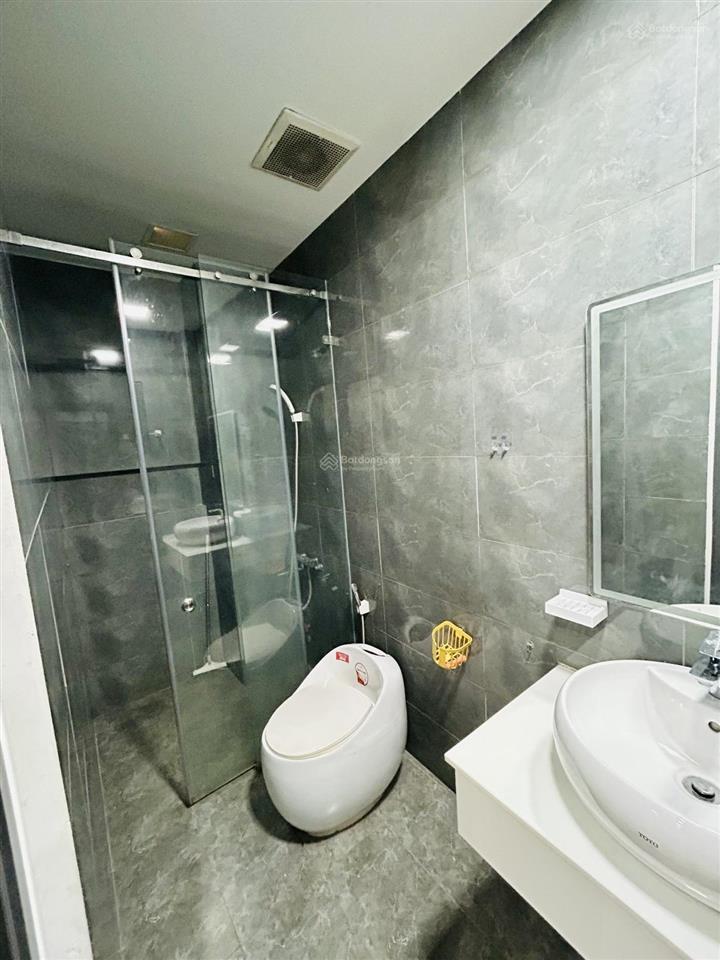 Nhà đẹp 5 tầng quận 2  lê văn thịnh  xe hơi đậu cửa  66m2 (7x9.7m)  8.x tỷ