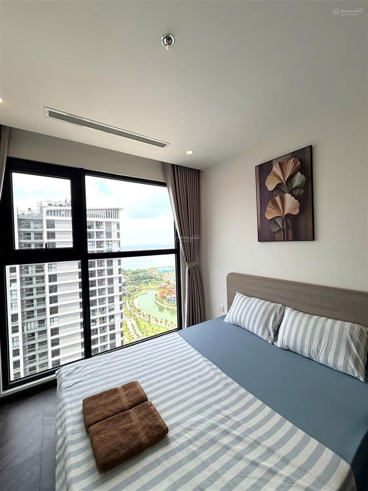 Bán rẻ hơn 600tr so với việc mua mới. chủ cần tiền cần bán lại 2pn opus one giá 5 tỷ 800.