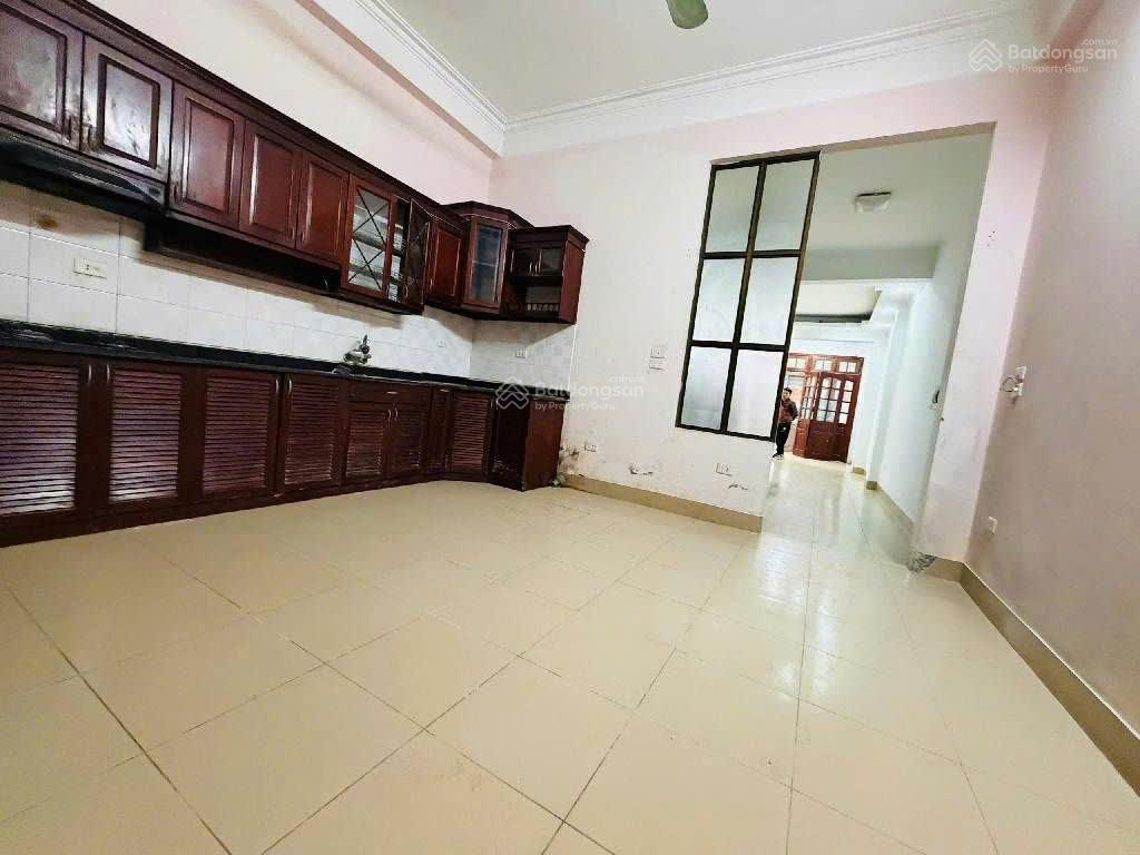Giá 21 tỷ, 85m mặt tiền rộng, 5 tầng, kđt văn quán