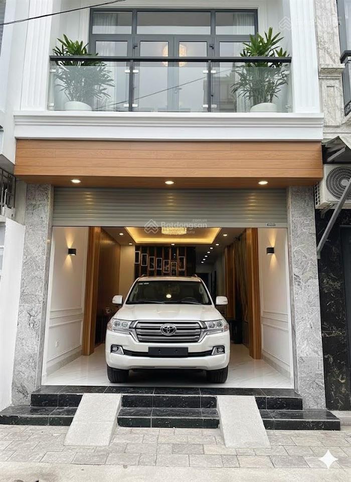 Chính chủ cần bán gấp. 16 tỷ 50m nhà 5 tầng, thang máy, ô tô vào nhà mặt phố trần phú