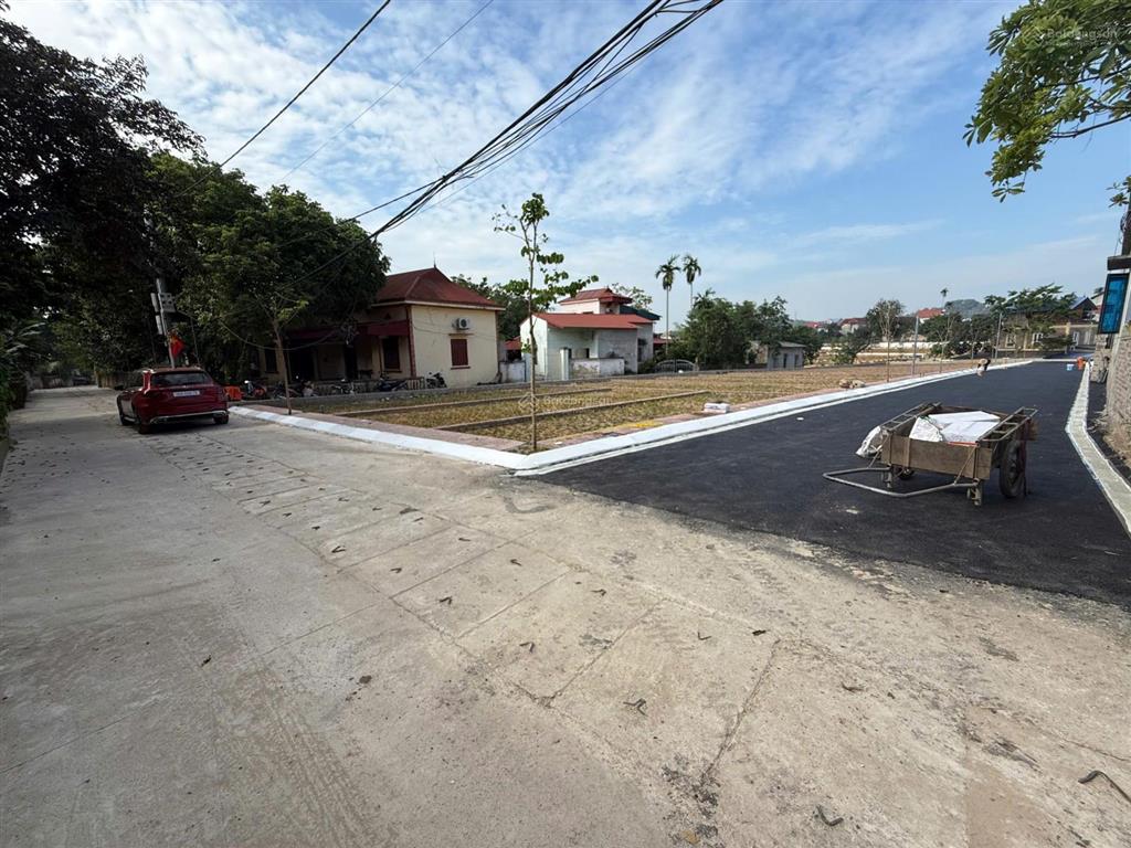 Em chính chủ cần bán gấp lô đất diện tích 70m2,tại xuân khanh, sơn tây, hà nội.