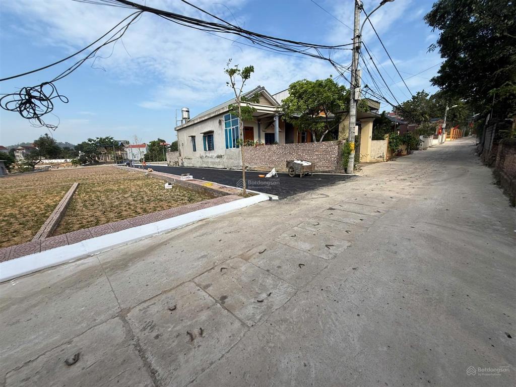 Em chính chủ cần bán gấp lô đất diện tích 70m2,tại xuân khanh, sơn tây, hà nội.