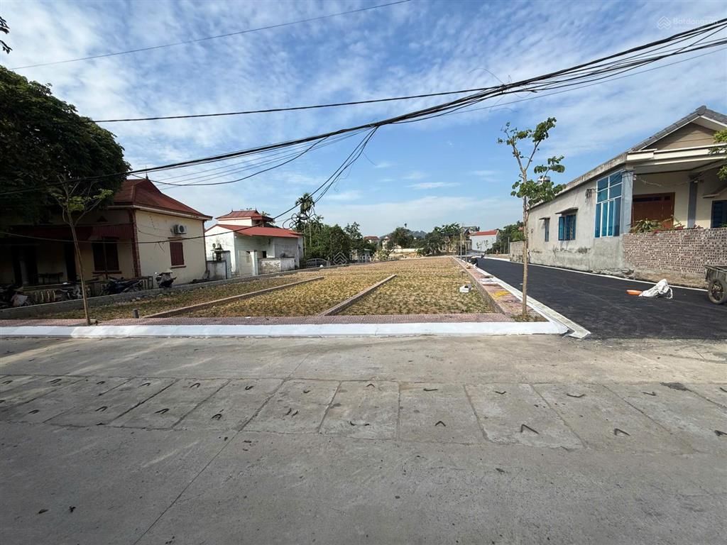 Em chính chủ cần bán gấp lô đất diện tích 70m2,tại xuân khanh, sơn tây, hà nội.