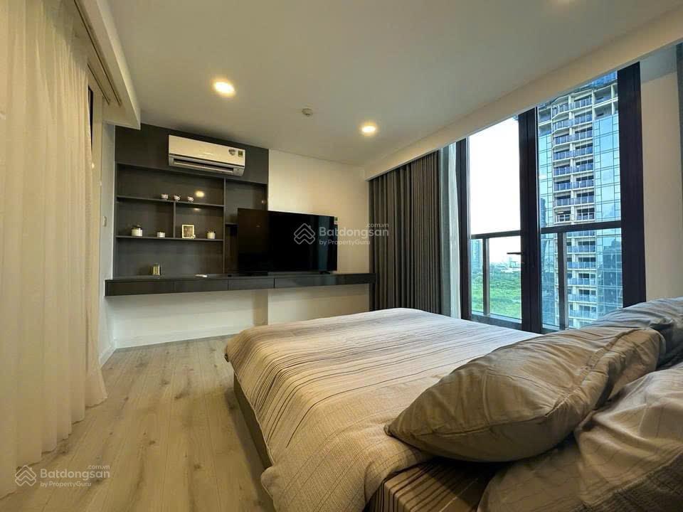 Penthouse siêu hiếm cho gia đình trẻ với 2 phòng ngủ, không gian sinh hoạt chung ngắm trọn q1