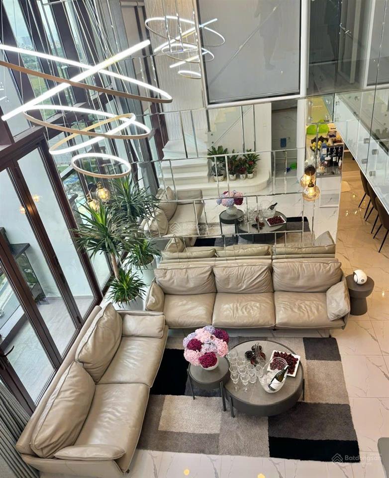 Penthouse siêu hiếm cho gia đình trẻ với 2 phòng ngủ, không gian sinh hoạt chung ngắm trọn q1