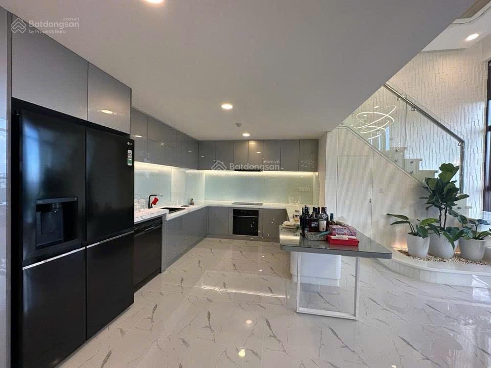 Penthouse siêu hiếm cho gia đình trẻ với 2 phòng ngủ, không gian sinh hoạt chung ngắm trọn q1