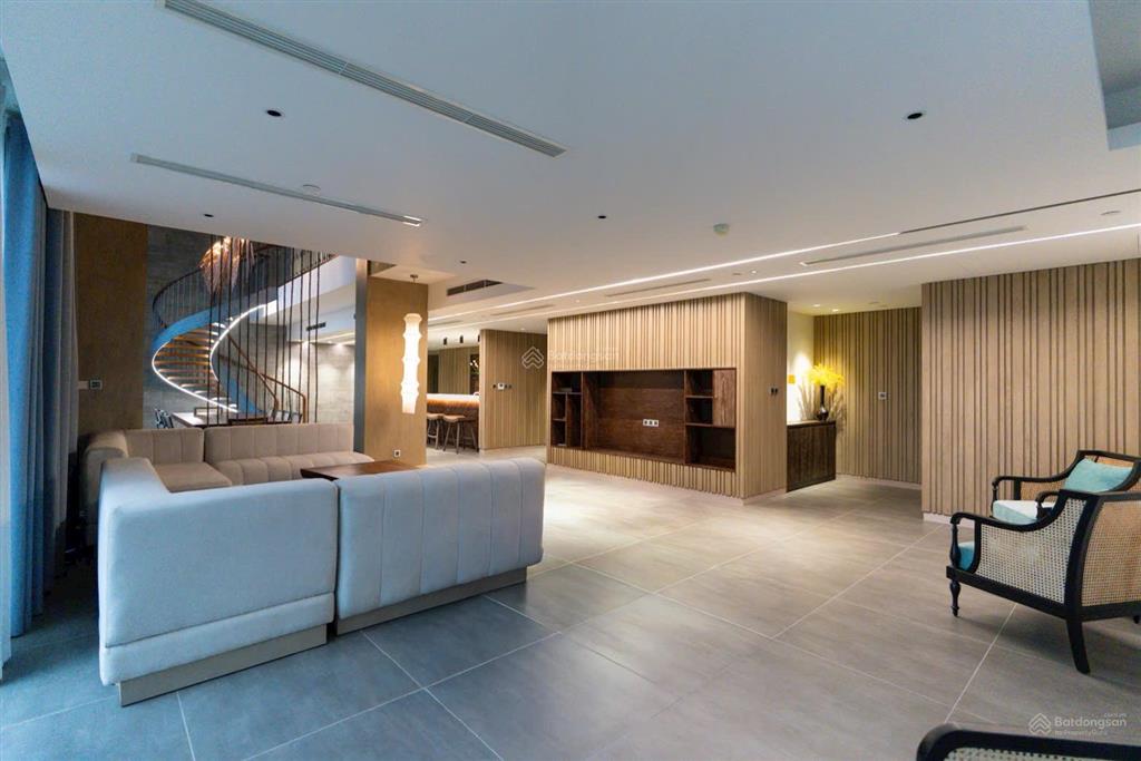 Căn penthouse hạng sang độc tôn khan hiếm tại nơi giao thoa q1, q3 cũ