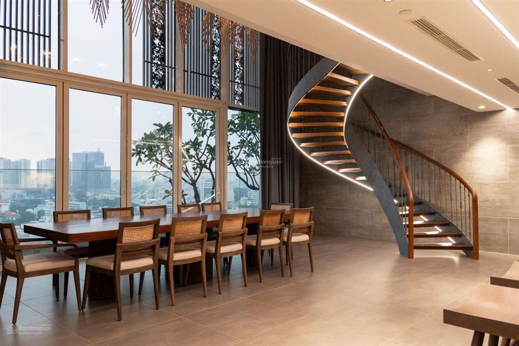 Căn penthouse hạng sang độc tôn khan hiếm tại nơi giao thoa q1, q3 cũ