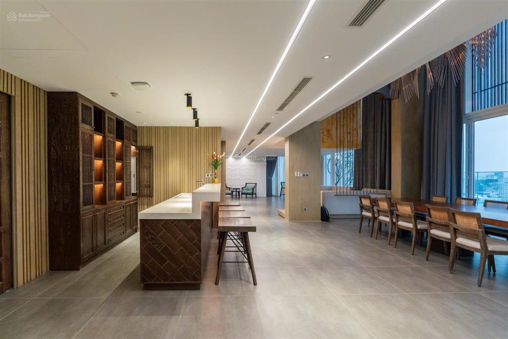 Căn penthouse hạng sang độc tôn khan hiếm tại nơi giao thoa q1, q3 cũ