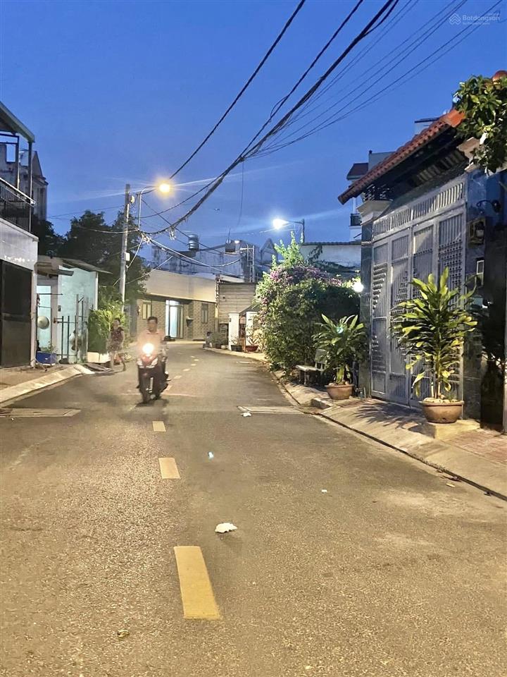 Nhà mặt tiền 10m, 3 tầng 70m (4.5x15), 7.8 tỷ ngay chợ tăng nhơn phú a, thủ đức (q9 cũ),