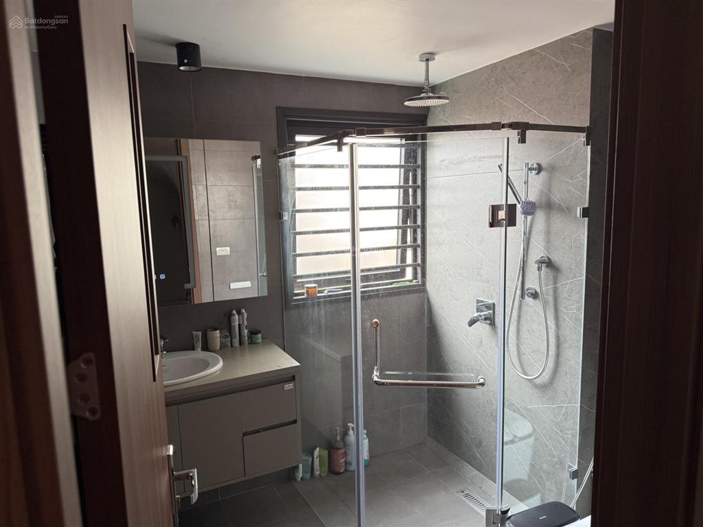 Nhà phan đình giót 7 tầng thang máy mặt tiền 6,7m dtsd 50m2 nhà chính chủ dân xây chắc chắn