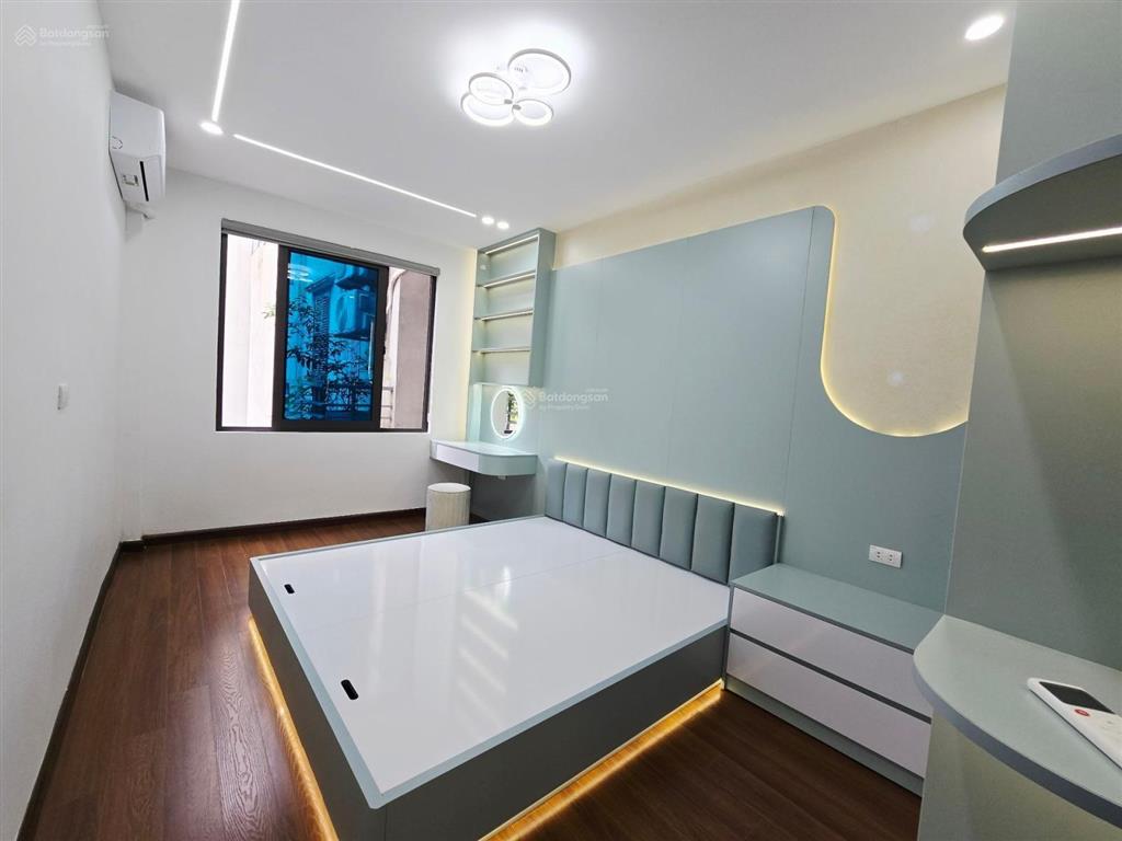 Bán nhà riêng 4 phòng ngủ thoáng sáng trước sau, 36m2 tại phố quan nhân, 7,5 tỷ