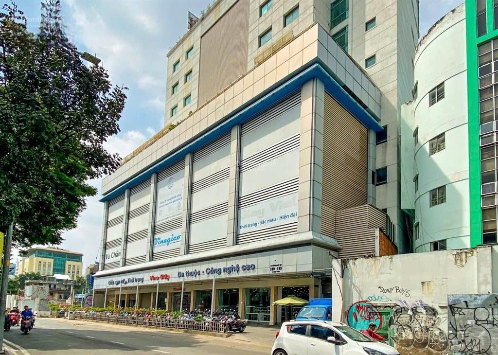 Bán tòa nhà hạng a mặt tiền trung tâm quận 3. dt đất 1.500m2. dt sàn 7.000m2.