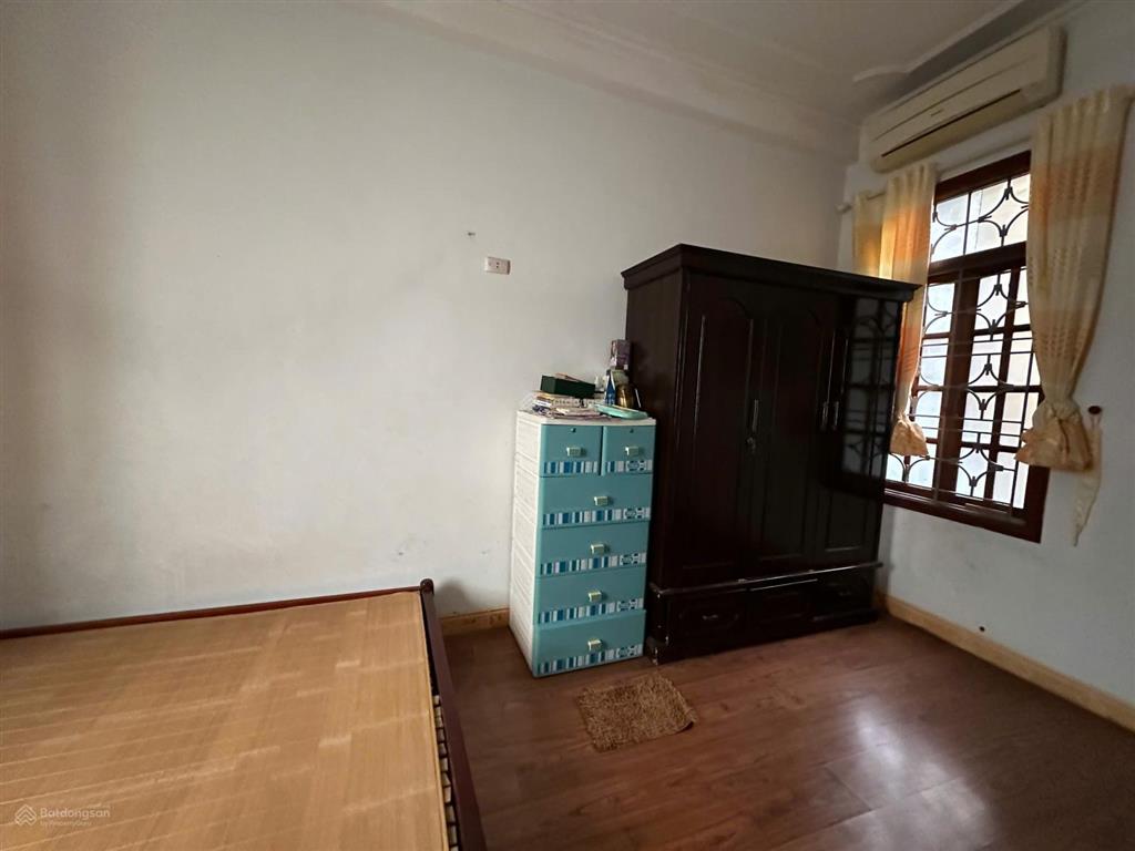 Cho hộ gia đình thuê nhà riêng ngõ 18, khương hạ, 4 tầng x 50m2, nội thất cơ bản, 12 tr/tháng (mtg)