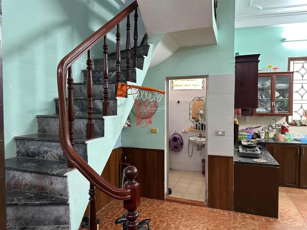 Cho hộ gia đình thuê nhà riêng ngõ 18, khương hạ, 4 tầng x 50m2, nội thất cơ bản, 12 tr/tháng (mtg)