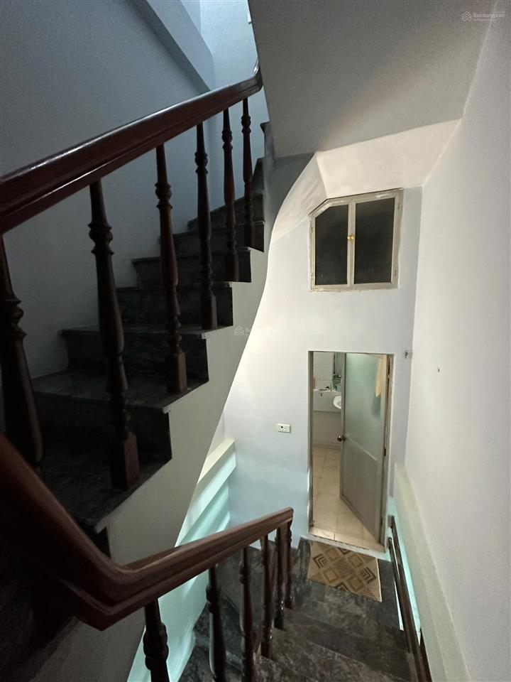Cho hộ gia đình thuê nhà riêng ngõ 18, khương hạ, 4 tầng x 50m2, nội thất cơ bản, 12 tr/tháng (mtg)
