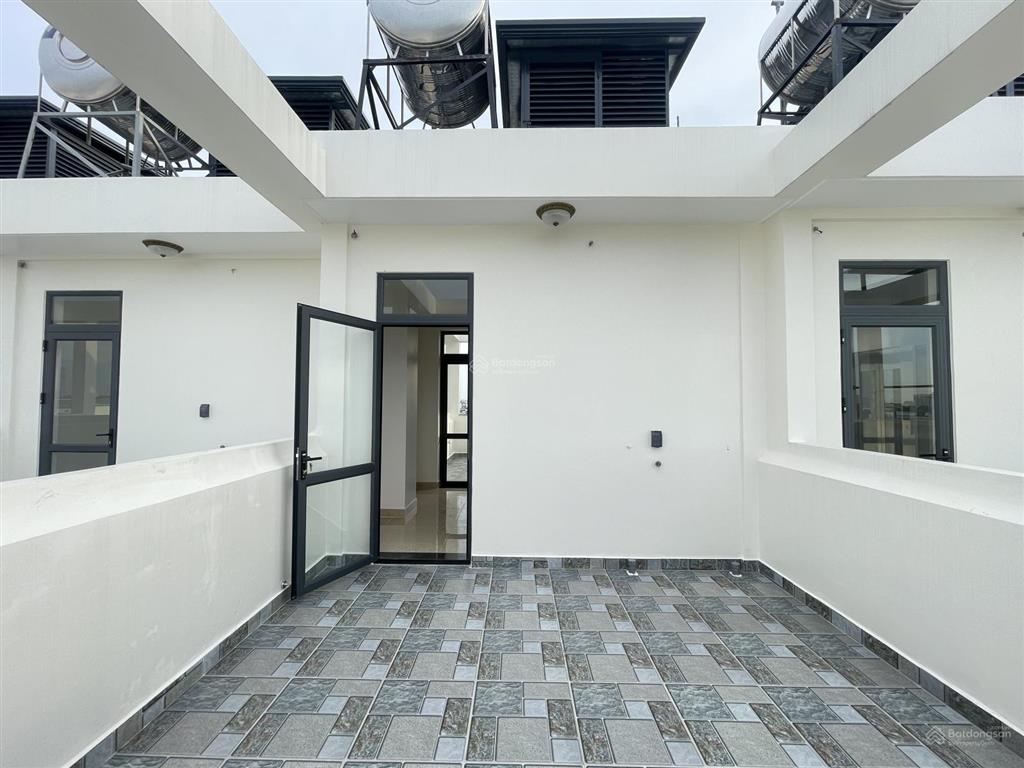 Nguyên căn mới 1 trệt 5 lầu view sông sát vạn phúc city  đường 10m  khu đồng bộ, có thang máy